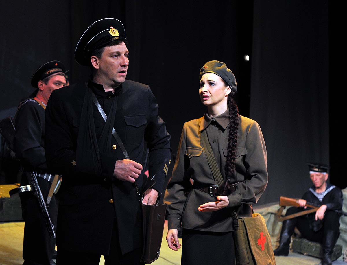 Дорогие Друзья! Коллектив Волгоградского музыкального театра поздравляет вас с 79-й годовщиной Победы в Великой Отечественной войне!